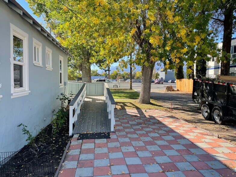 More Photos Of 151 Maciver Ln, Bishop Office For Lease