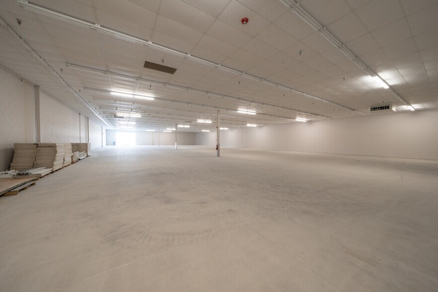 More Photos Of 23351 Eureka Rd, Taylor Freestanding For Lease