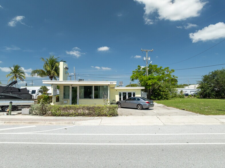 More Photos Of 805 N Federal Hwy, Boynton Beach Freestanding For Sale