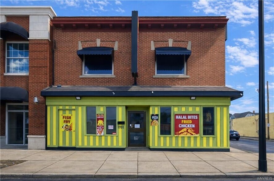 Primary Photo Of 1701 Pine Ave, Niagara Falls Restaurant For Sale