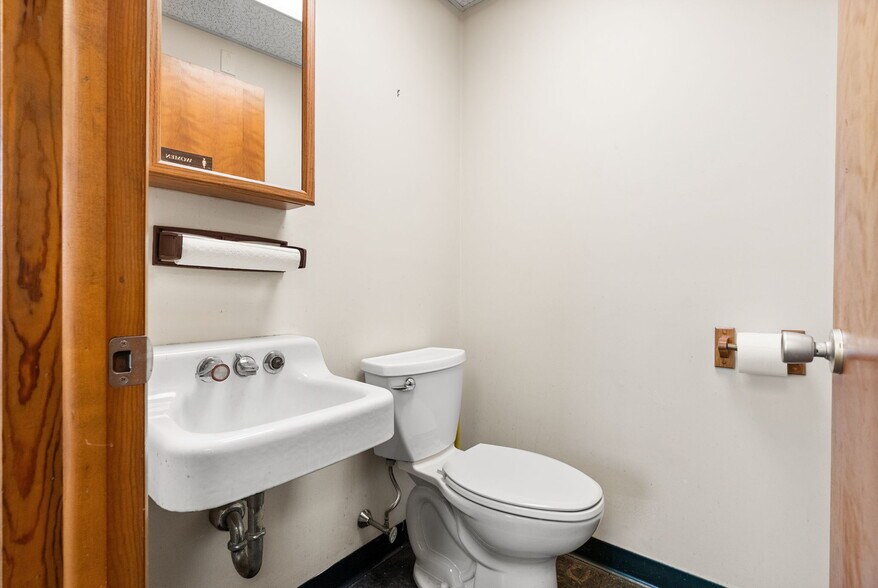 More Photos Of 2930 Clymer Ave, Telford Industrial For Lease