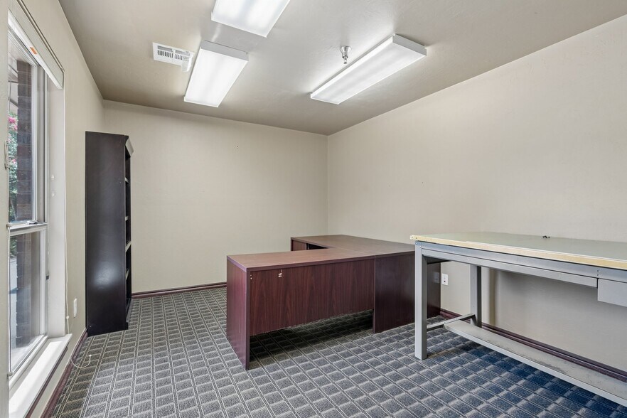 More Photos Of 2933 S Bryant Ave, Edmond Office For Sale