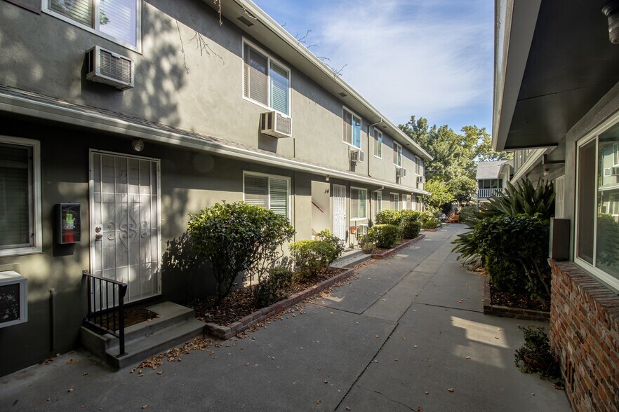 More Photos Of 2811 F St, Sacramento Apartments For Sale