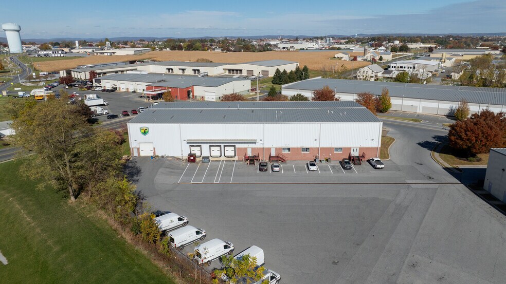 More Photos Of 220 Orlan Rd, New Holland Showroom For Sale