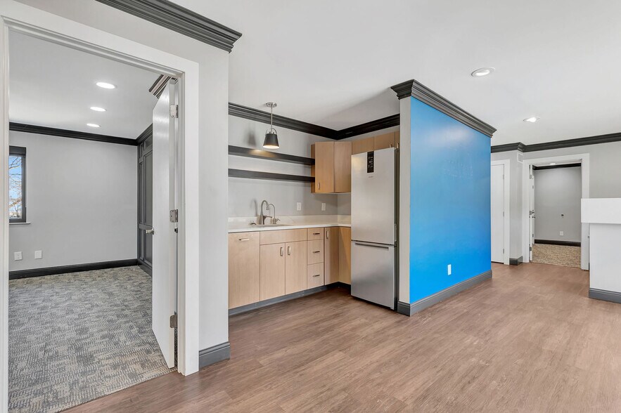 More Photos Of 2327 Anderson Rd, Crescent Springs Office For Lease