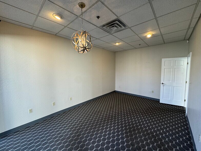 More Photos Of 8263 W Thunderbird Rd, Peoria Office For Lease