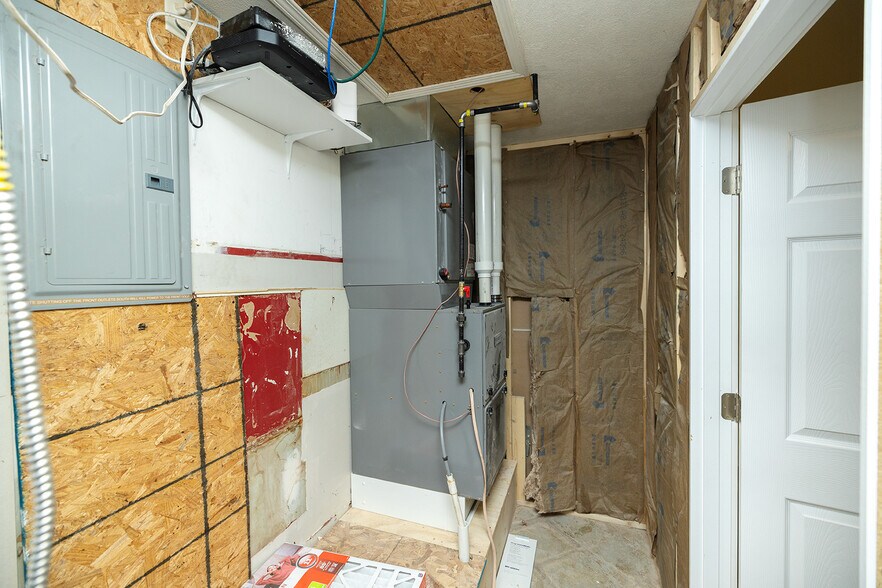 More Photos Of 115 N Main St, Lindsborg General Retail For Sale