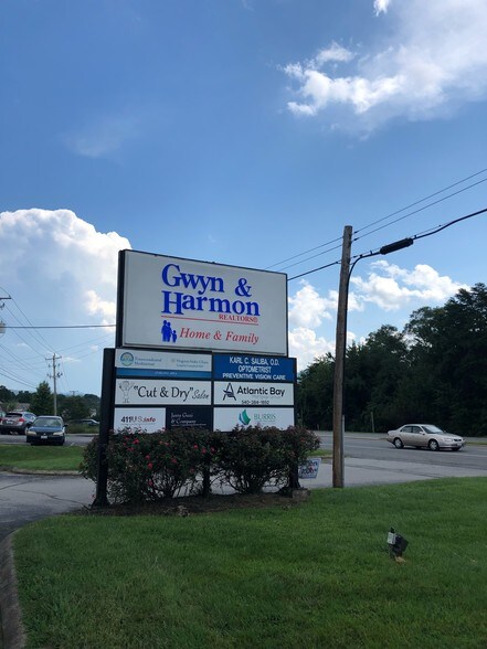 More Photos Of 2222 Electric Rd, Roanoke Medical For Sale