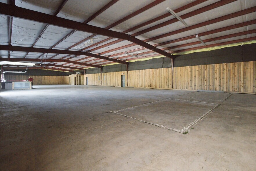 More Photos Of 1398 S Valley Rd, West Plains General Retail For Sale