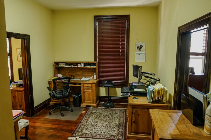 More Photos Of 26 Plaza Sq, Orange General Retail For Sale