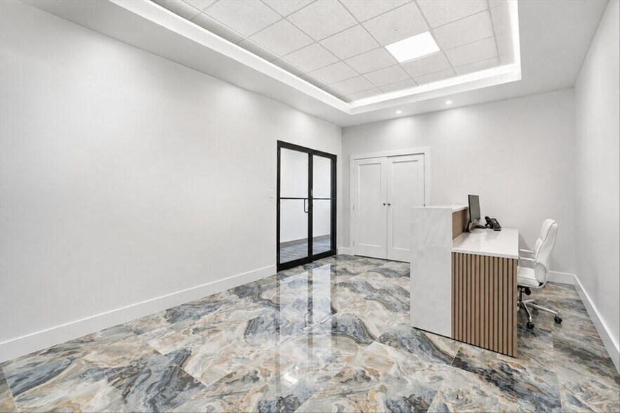 More Photos Of 2920-2950 NE 207th St, Aventura Unknown For Lease