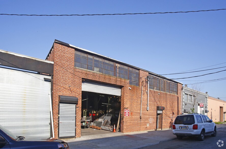 Primary Photo Of 634 Berriman St, Brooklyn Warehouse For Lease