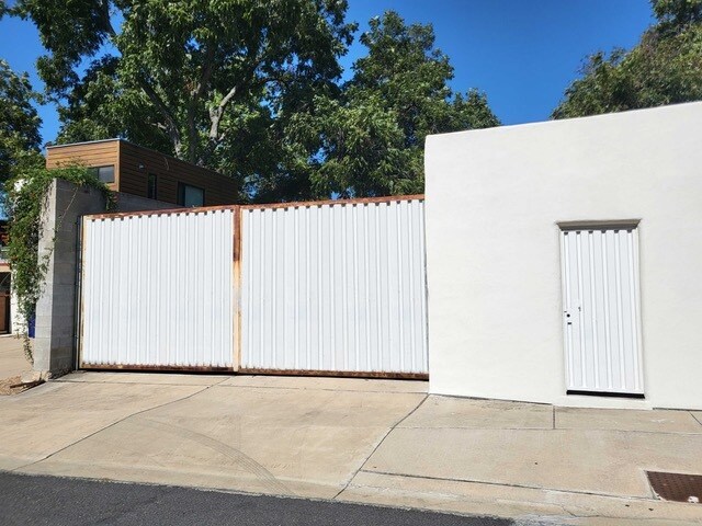 More Photos Of 2519 E 5th St, Austin Warehouse For Lease