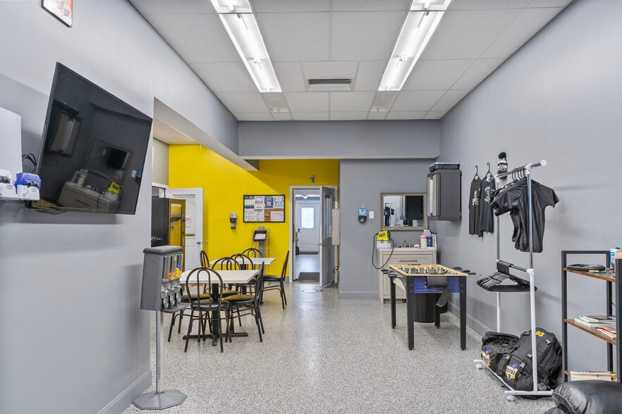 More Photos Of 133 E Main St, Frankfort Storefront For Sale