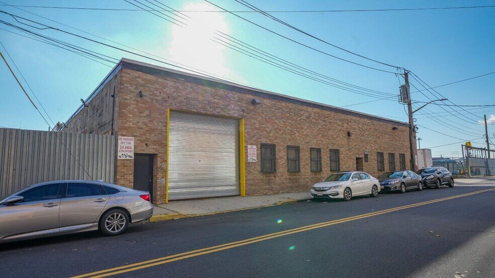 More Photos Of 147-32 Farmers Blvd, Jamaica Warehouse For Lease