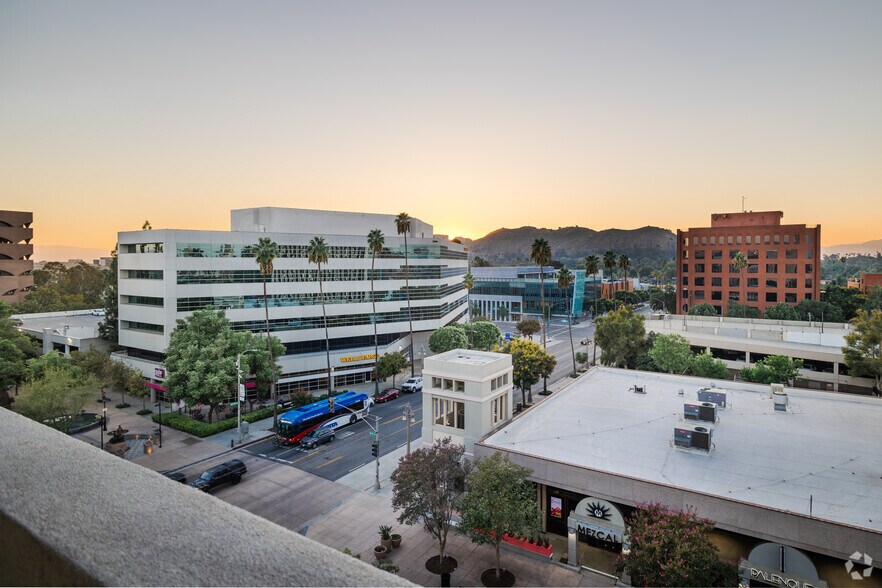 More Photos Of 3750 Main St, Riverside Apartments For Lease