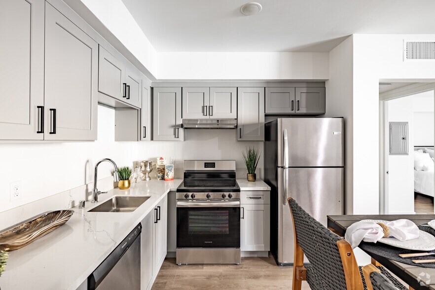 More Photos Of 6569-6581 N Van Nuys Blvd, Van Nuys Apartments For Lease