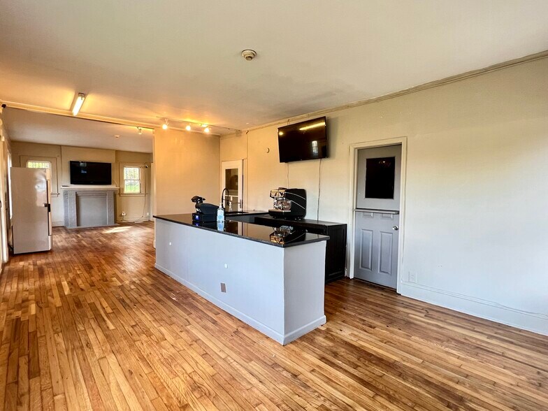 More Photos Of 4260 E Ponce De Leon Ave, Clarkston General Retail For Sale