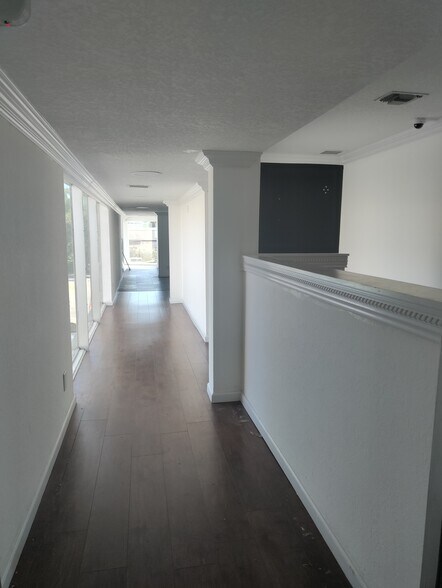 More Photos Of 4861 N Dixie Hwy, Oakland Park Office Residential For Lease