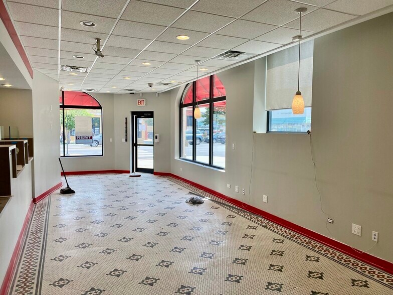 More Photos Of 5000 N Broadway St, Chicago Restaurant For Lease