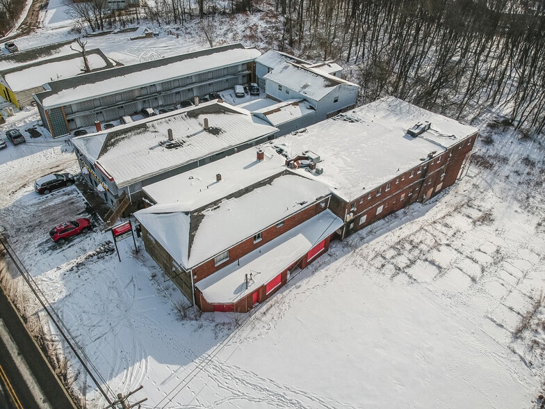 More Photos Of 225 Moon Clinton Rd, Coraopolis Warehouse For Sale