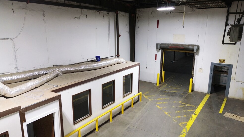 More Photos Of 2415 N Highway 81, Anderson Manufacturing For Lease