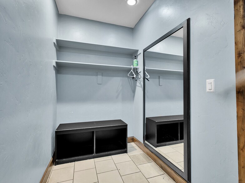 More Photos Of 991 Platte River Blvd, Brighton Storefront For Lease