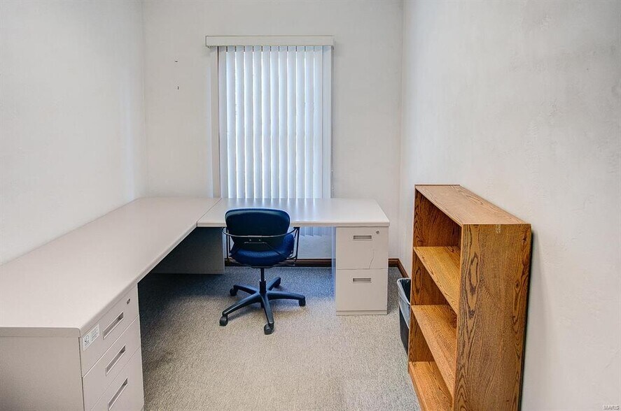 More Photos Of 824 N Market St, Waterloo Medical For Sale