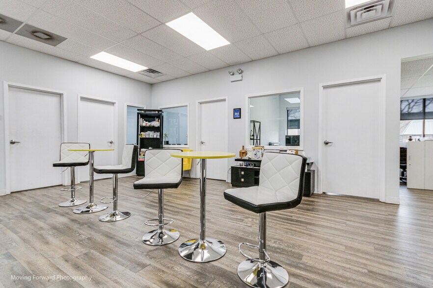 More Photos Of 1340 Louis Ave, Elk Grove Village Warehouse For Lease