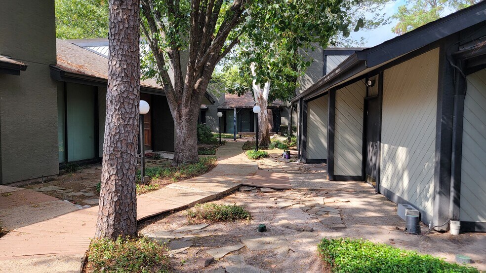 More Photos Of 14339 Torrey Chase Blvd, Houston Loft Creative Space For Lease