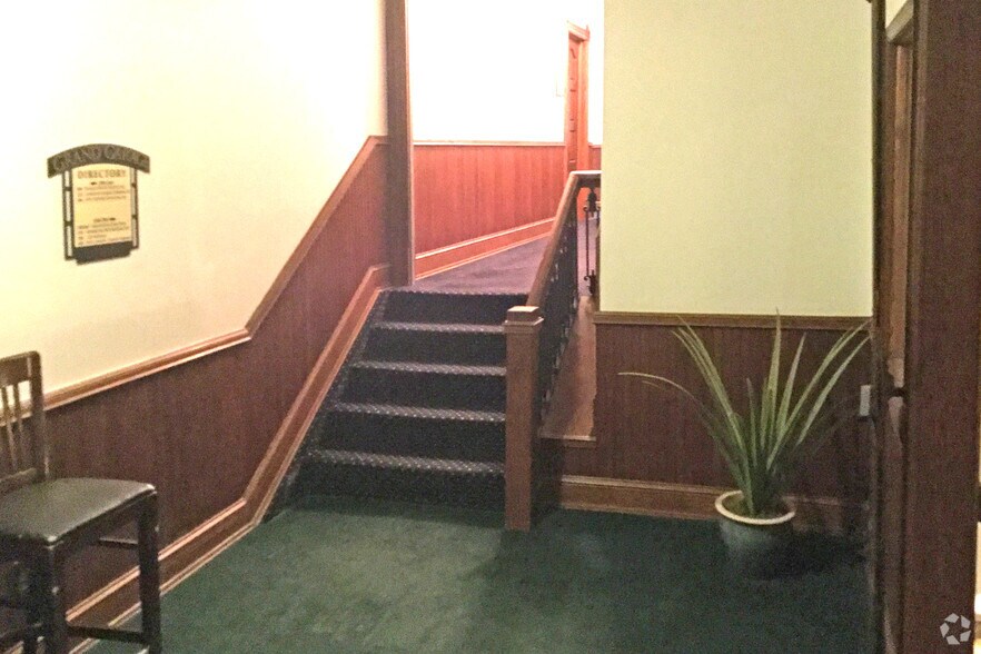 More Photos Of 324-326 S Main St, Stillwater General Retail For Sale