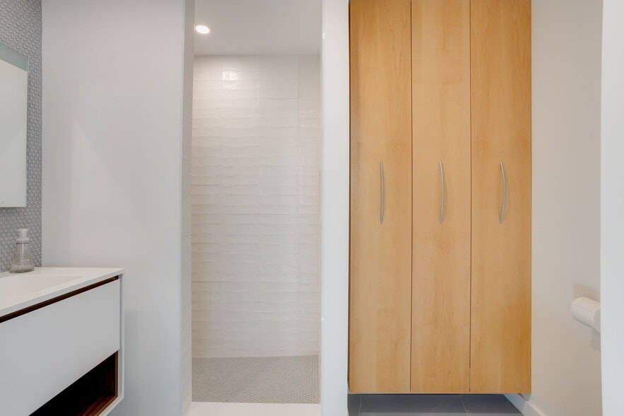 More Photos Of 115 Walnut Ave, Toronto Office For Sale