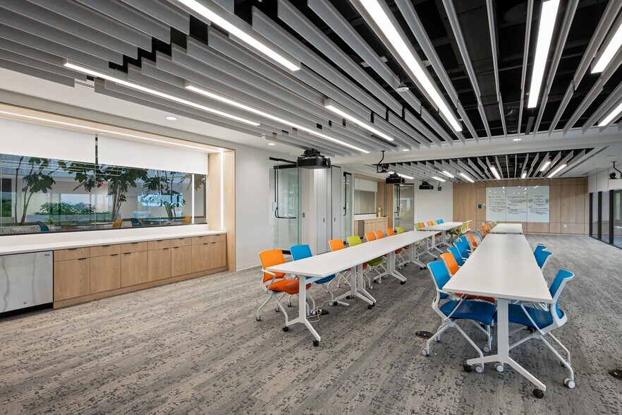 More Photos Of 3340 Perimeter Hill Dr, Nashville Office For Sale