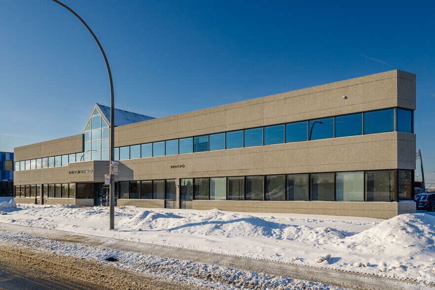 More Photos Of 1995 55E Av, Dorval Office For Lease