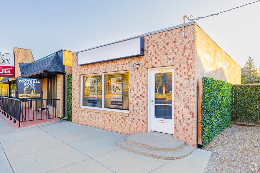 Primary Photo Of 2412-2414 Edmonton Trl NE, Calgary Storefront For Sale