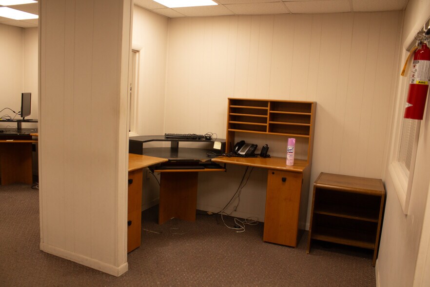 More Photos Of 645 Bellefontaine Ave, Marion Light Distribution For Sale