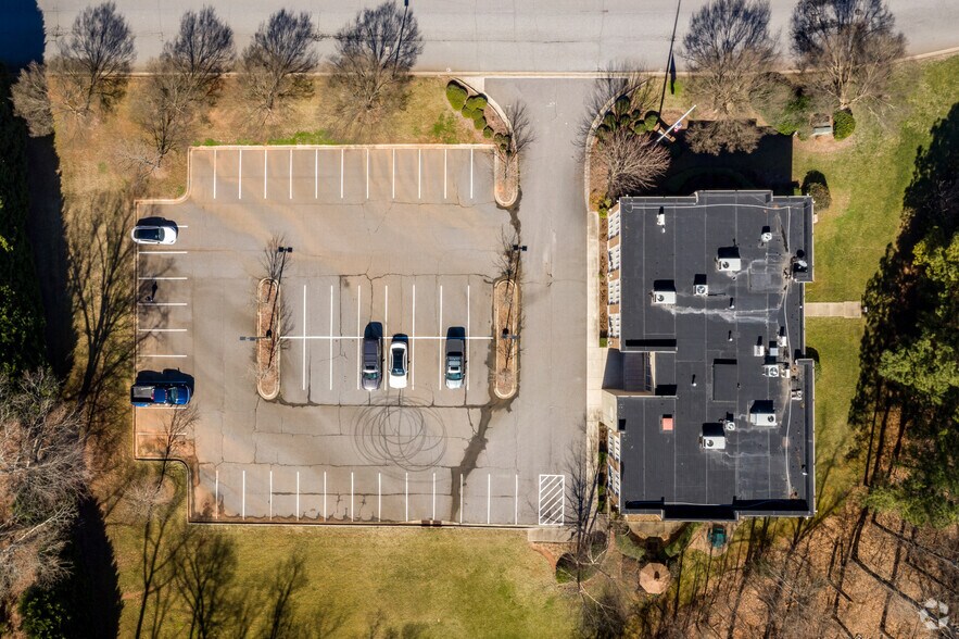 More Photos Of 133 River Park Rd, Mooresville Office For Sale