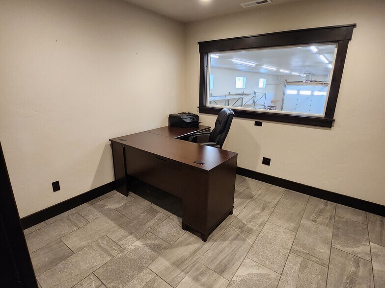 More Photos Of 10157 N Taryne St, Hayden Warehouse For Lease