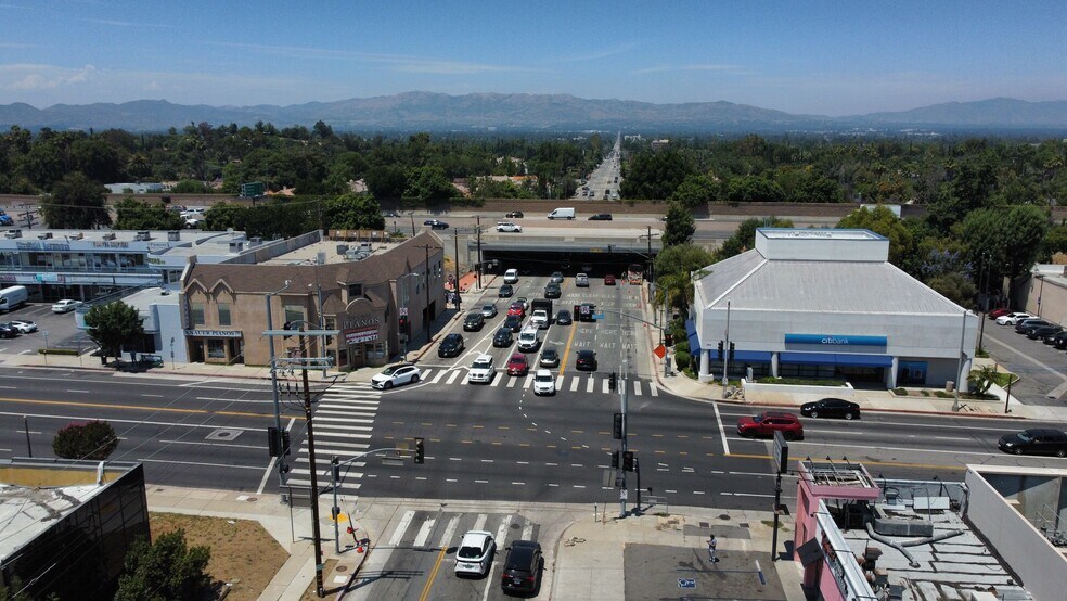 More Photos Of 19301 Ventura Blvd, Tarzana Loft Creative Space For Lease