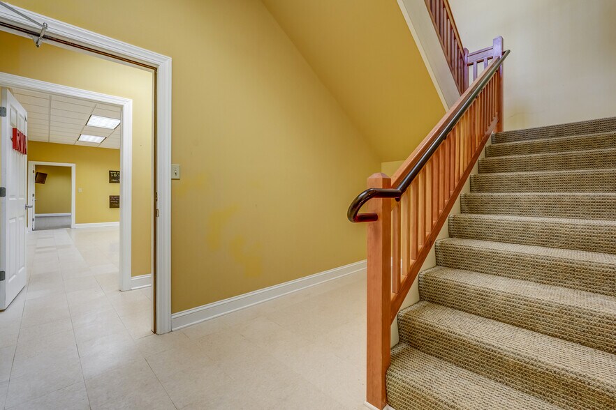 More Photos Of 95 Zion Station Ct, Troy Flex For Sale