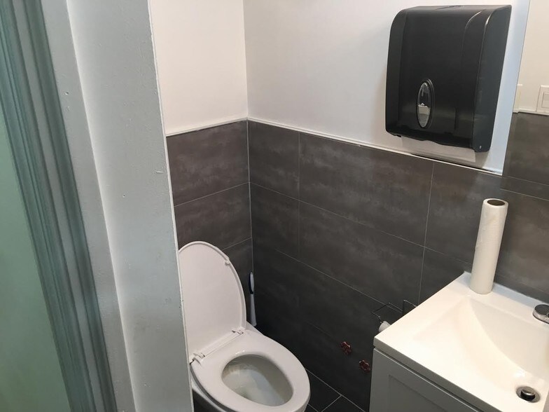 More Photos Of 295-297 Broadway, Brooklyn Apartments For Lease