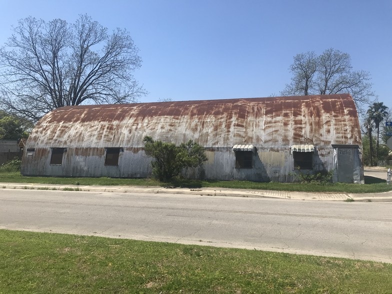More Photos Of 322 Lucas St, San Antonio Auto Repair For Lease