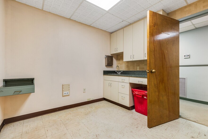 More Photos Of 1405 Braden St, Jacksonville Medical For Sale