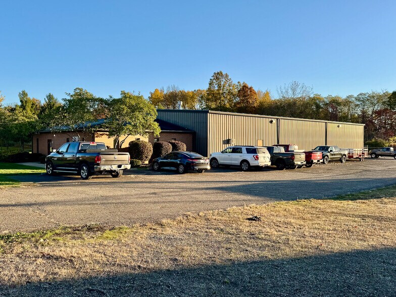 More Photos Of 3822 Victory Ave, Louisville Warehouse For Lease