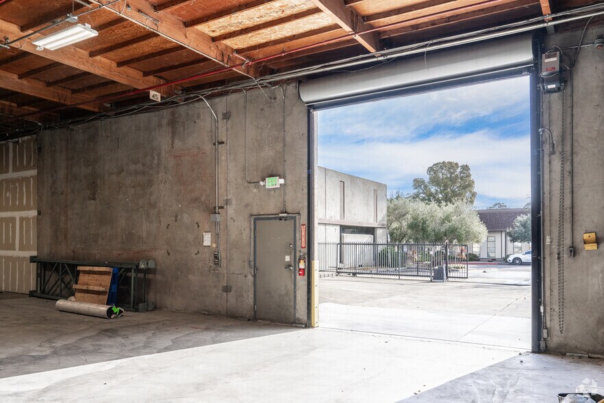More Photos Of 2377 Stanwell Dr, Concord Warehouse For Lease