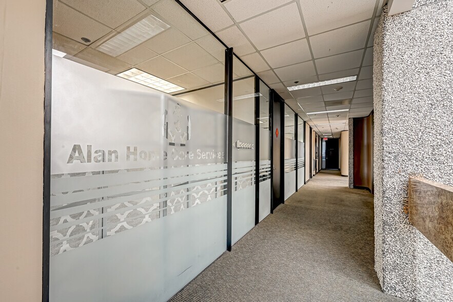 More Photos Of 6100 Corporate Dr, Houston Office For Sale