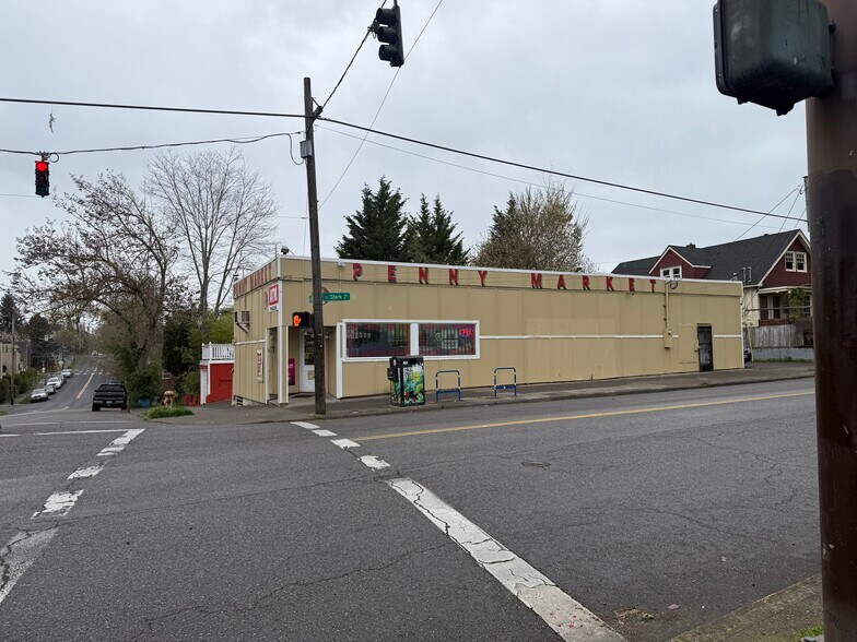 More Photos Of 2001 SE Stark St, Portland Convenience Store For Sale
