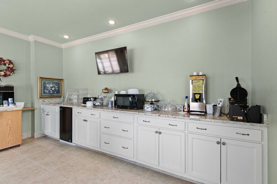 More Photos Of 110 Huntsville Rd, Eureka Springs Hotel For Sale