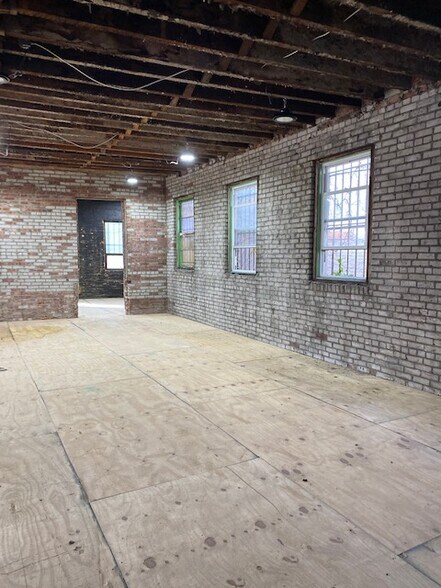 More Photos Of 1539 Covert St, Ridgewood Warehouse For Lease