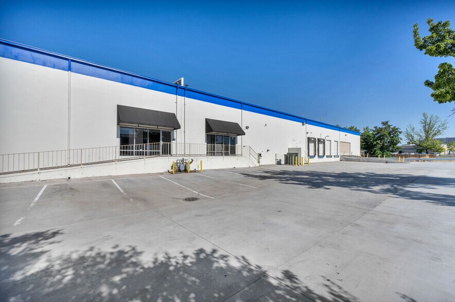 More Photos Of 575-585 Reactor Way, Reno Distribution For Lease